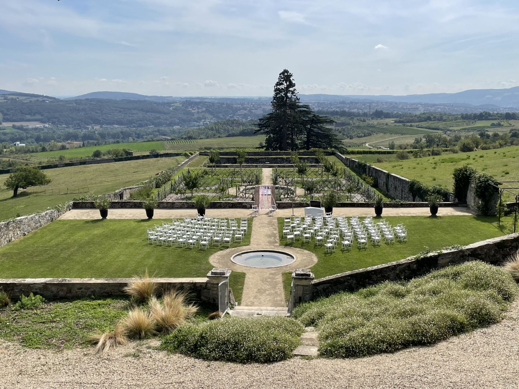 Cérémonie laïque dans un jardin à la française